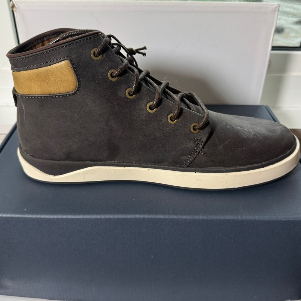 OluKai Men's Grey & Brown Chukka Boots NIB - Picture 9 of 13